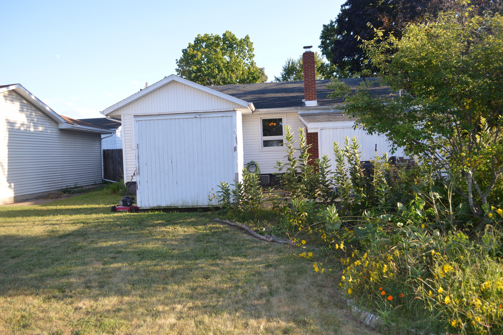 523 North Knox Street Princeton, IL 61356 - Photo 18 of 22 a view of a house with a yard