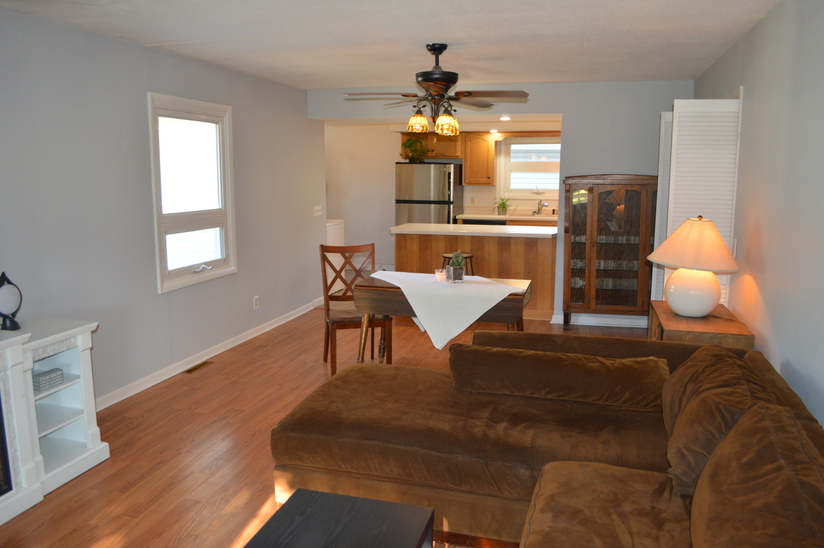 523 North Knox Street Princeton, IL 61356 - Photo 4 of 22 a living room with furniture and a chandelier