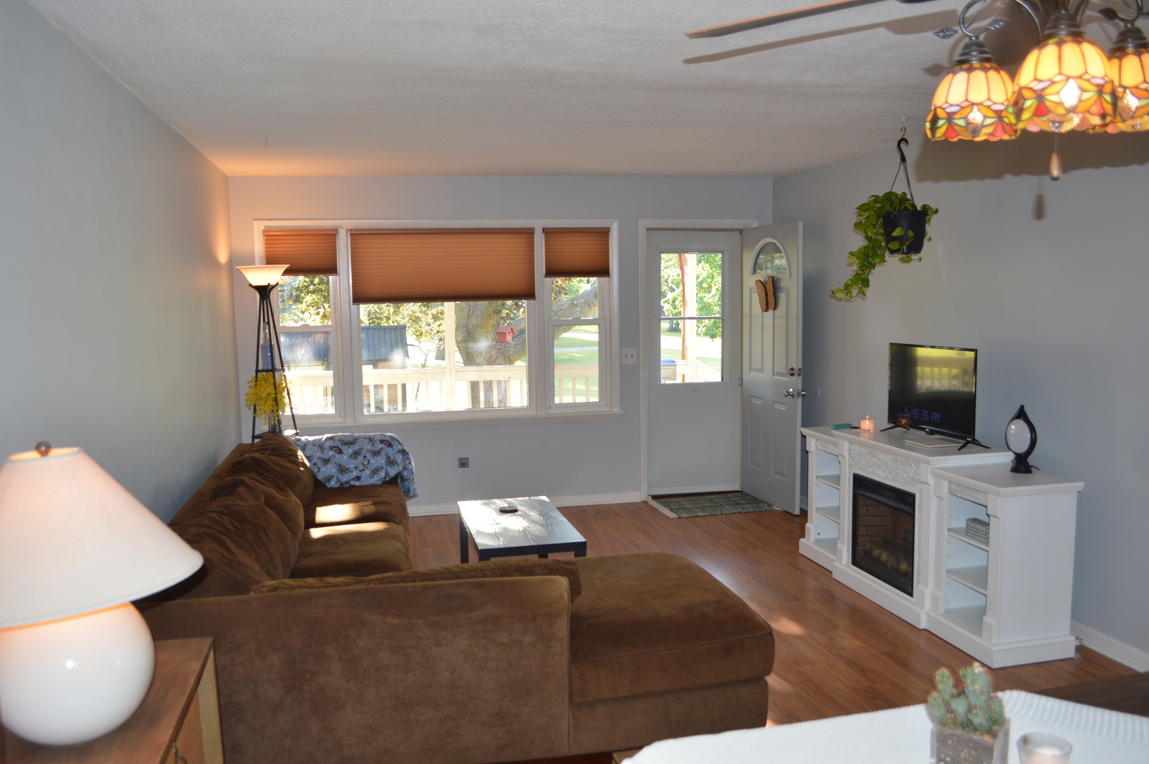 523 North Knox Street Princeton, IL 61356 - Photo 6 of 22 a living room with furniture a window and a flat screen tv