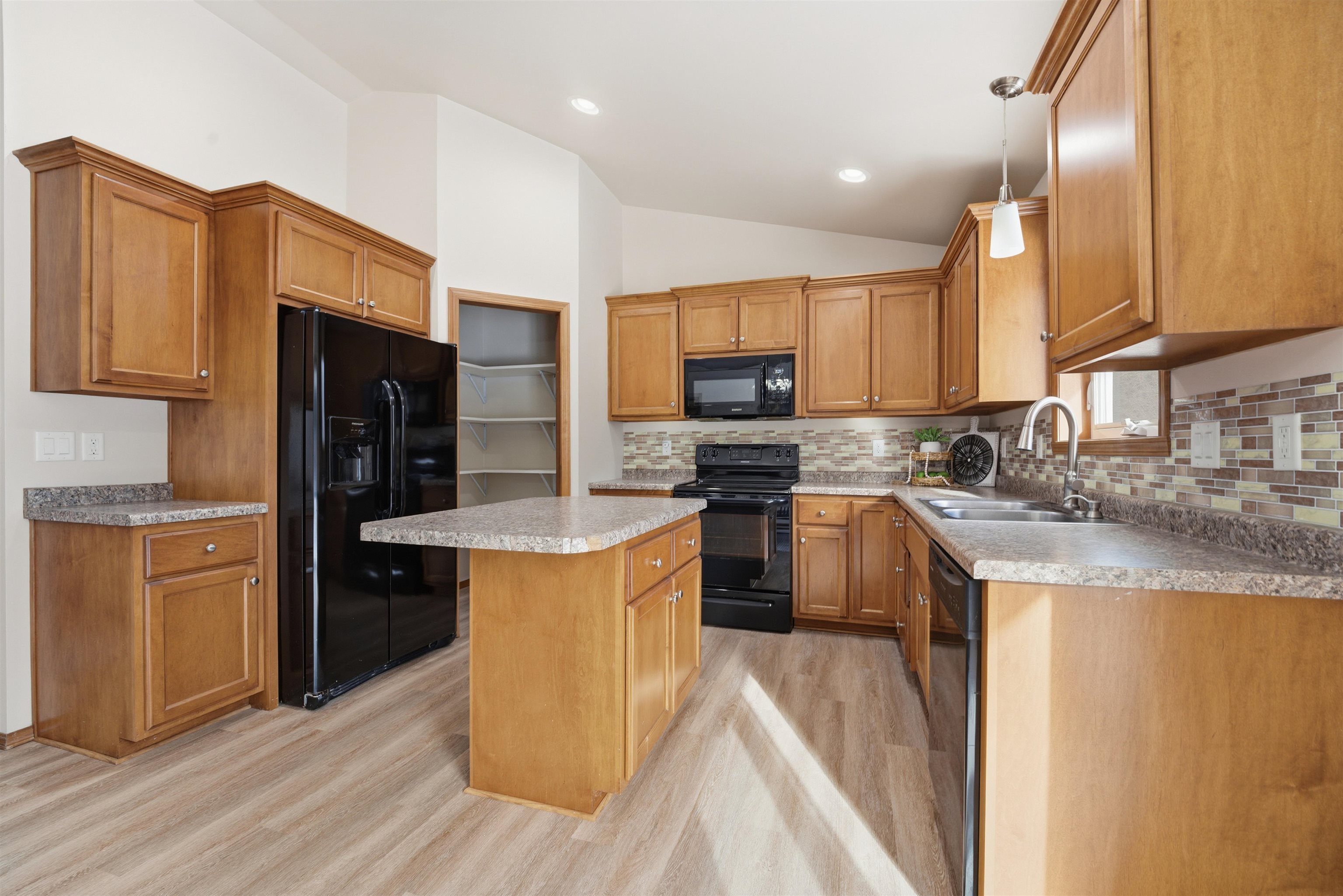 531 Chain Drive Appleton, WI 54915 - Photo 8 of 32