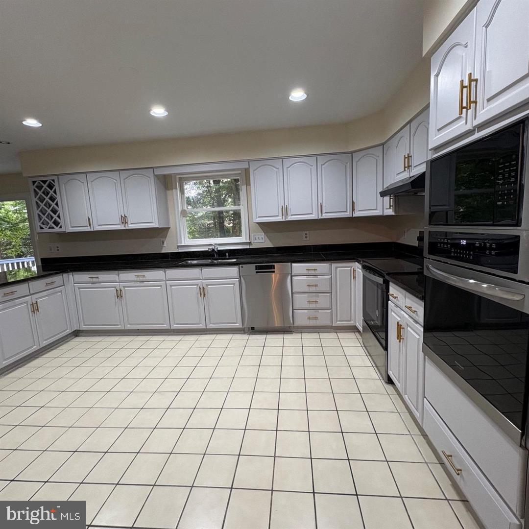 3502 Holly Road Annandale, VA 22003 - Photo 3 of 55 Gallery Image 3