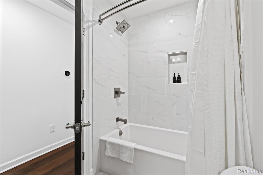 2566 Harrington Road Rochester, MI 48307 - Photo 45 of 65