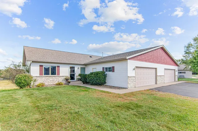 $315,000 | 1016 West Ridge Court, New Richmond, WI 54017