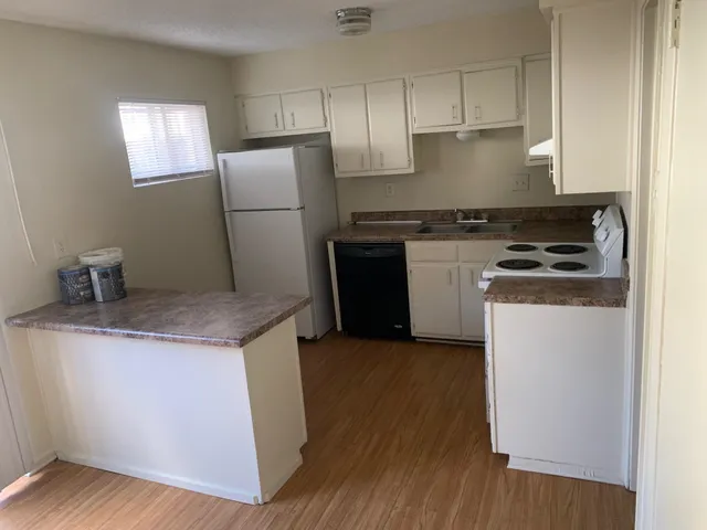 $950 | 3438 Spottswood Avenue, Unit 3438, Memphis, TN 38111