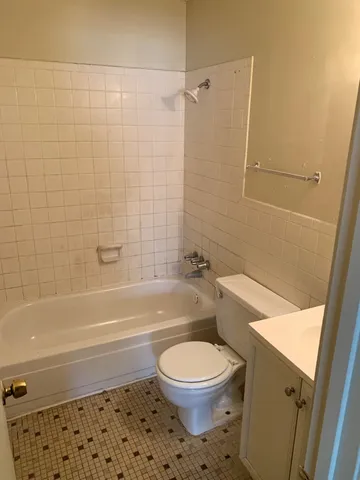 $950 | 3438 Spottswood Avenue, Unit 3438, Memphis, TN 38111