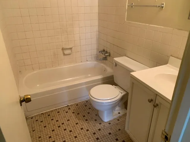 $950 | 3438 Spottswood Avenue, Unit 3438, Memphis, TN 38111