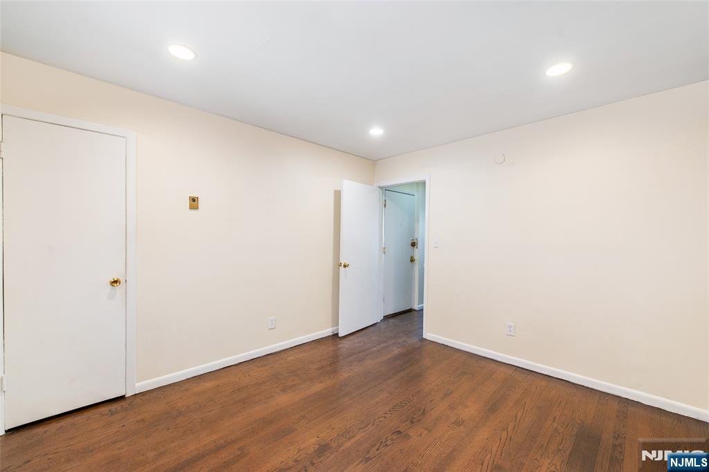 601 Fairview Avenue Fairview, NJ 07022 - Photo 6 of 22