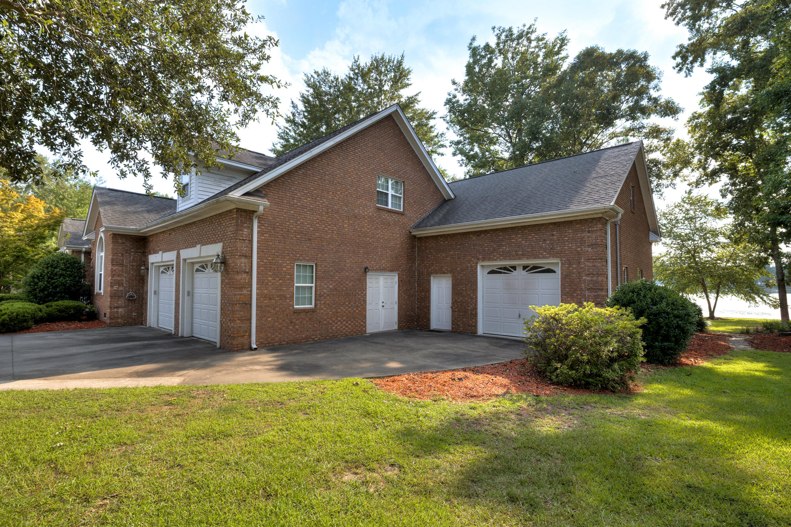 65 Reedy Court Manning, SC 29102 - Photo 6 of 91 3.5 GARAGE BAYS