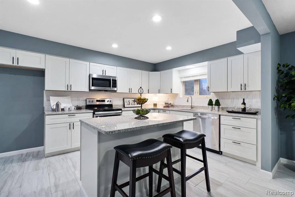 3325 John R Road Rochester Hills, MI 48307 - Photo 6 of 25