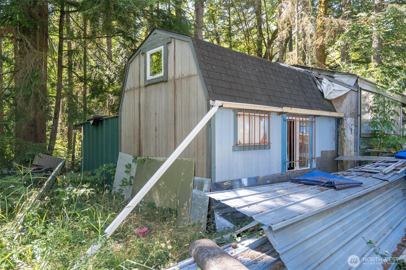 234 Smokey Ridge Road Onalaska, WA 98570 - Photo 10 of 18 a backyard of a house with seating space