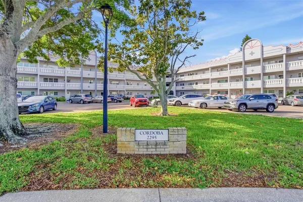 $199,900 | 2295 Americus Boulevard East, Unit 7, Clearwater, FL 33763