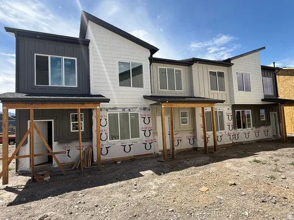 $379,900 | 142 East 2300 North, Unit 59, North Ogden, UT 84414