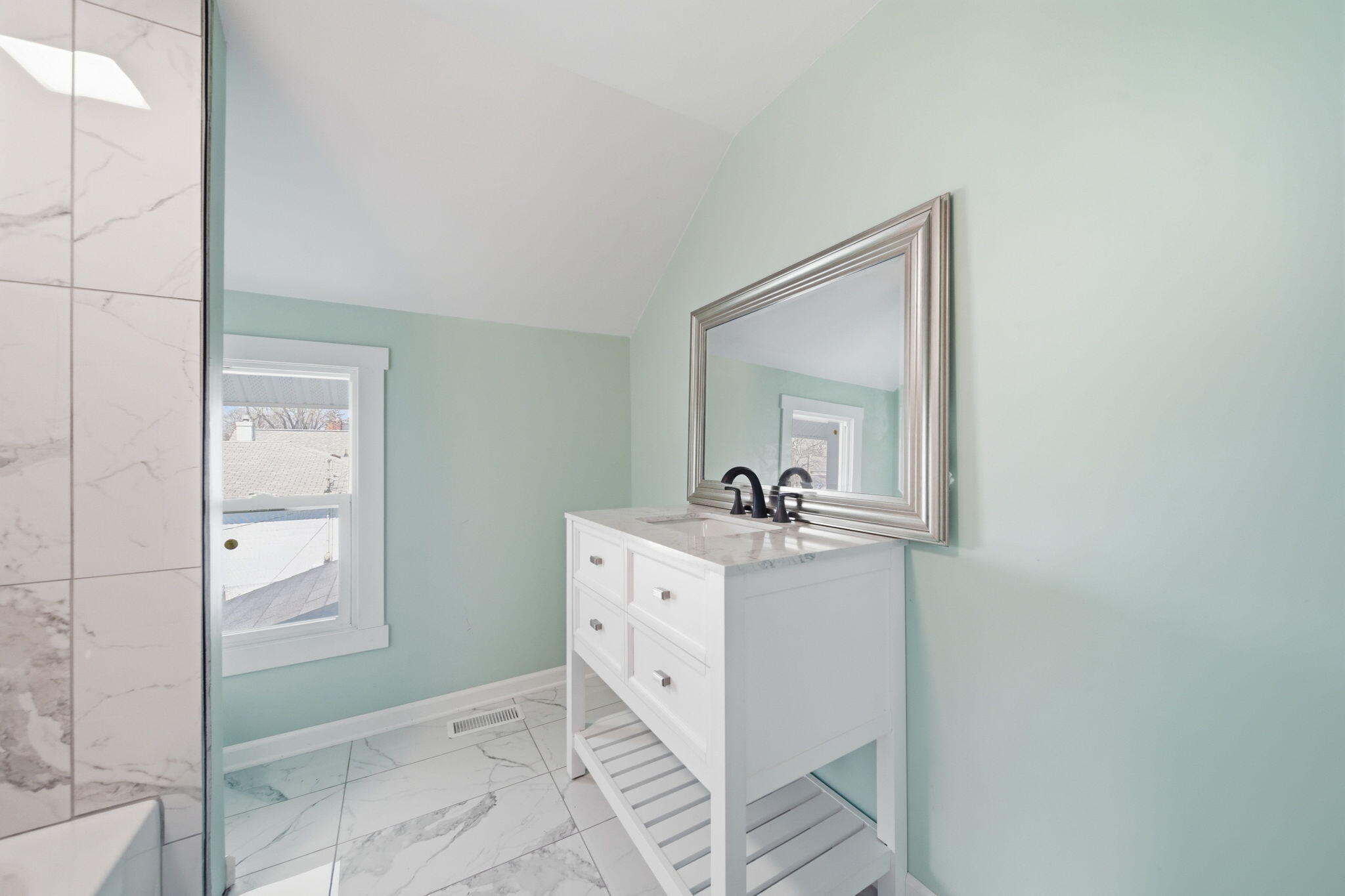 316 Carr Street Jackson, MI 49201 - Photo 16 of 33 bath