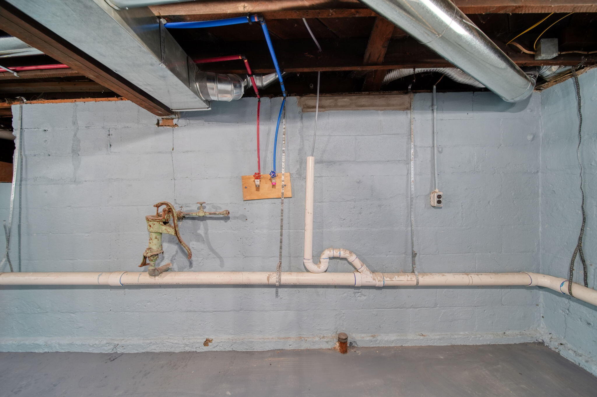 316 Carr Street Jackson, MI 49201 - Photo 22 of 33 laundry