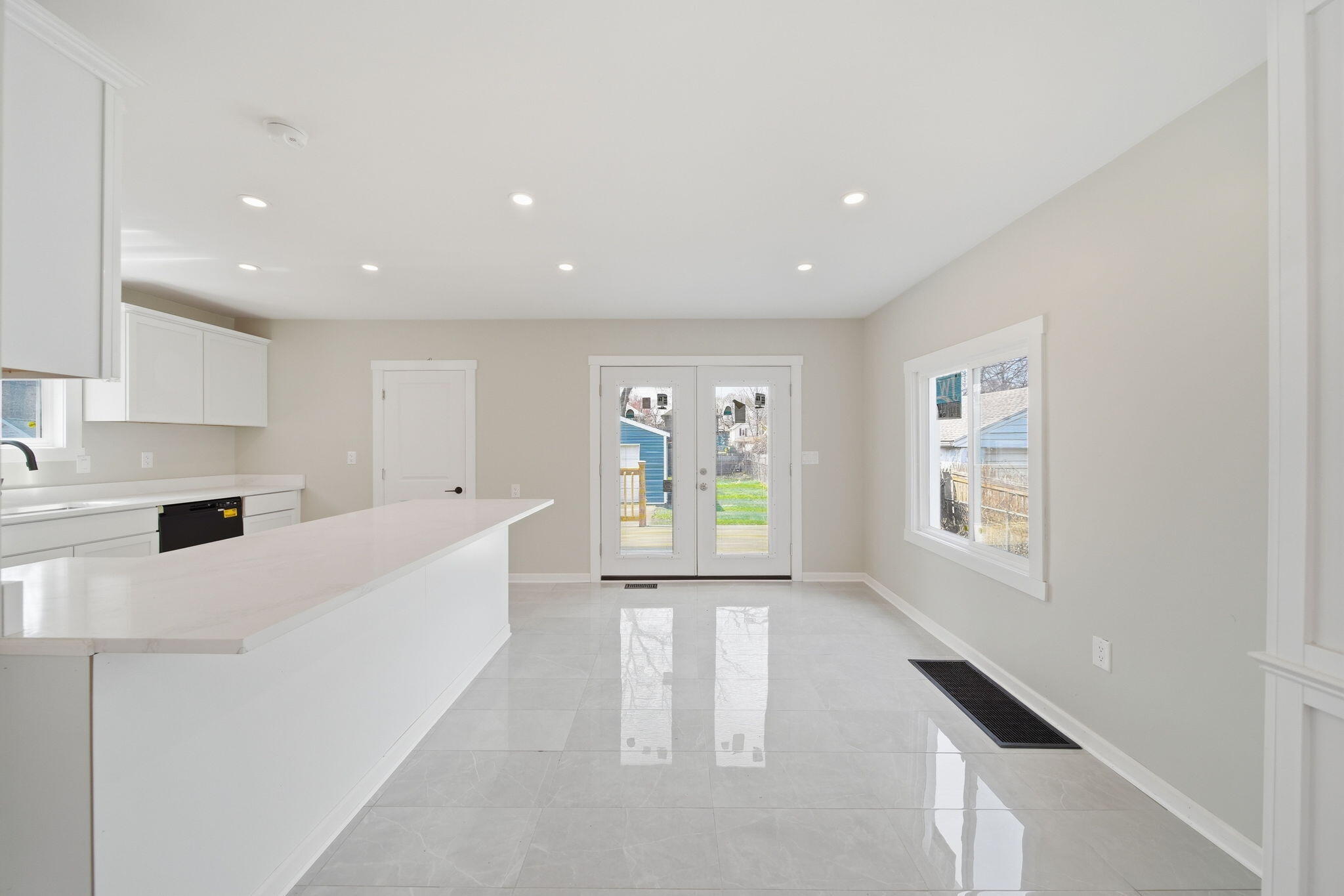 316 Carr Street Jackson, MI 49201 - Photo 8 of 33 counter