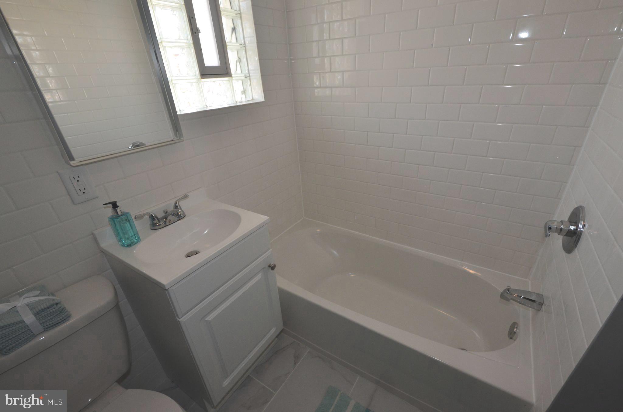 37 Eastship Road Baltimore, MD 21222 - Photo 22 of 43 Second floor bathroom with tub