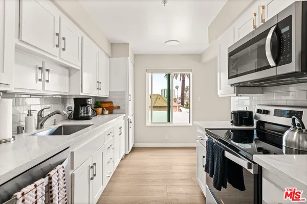 $10,000 | 457 Coast Boulevard, Unit 403, La Jolla, CA 92037