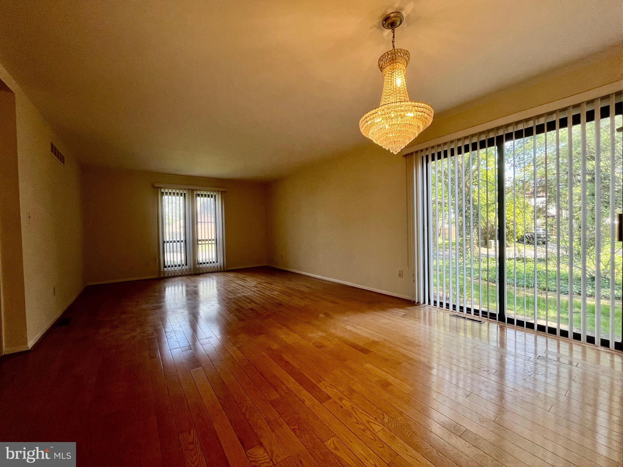 4 Robertson Road East Windsor, NJ 08520 - Photo 2 of 29 Living room
