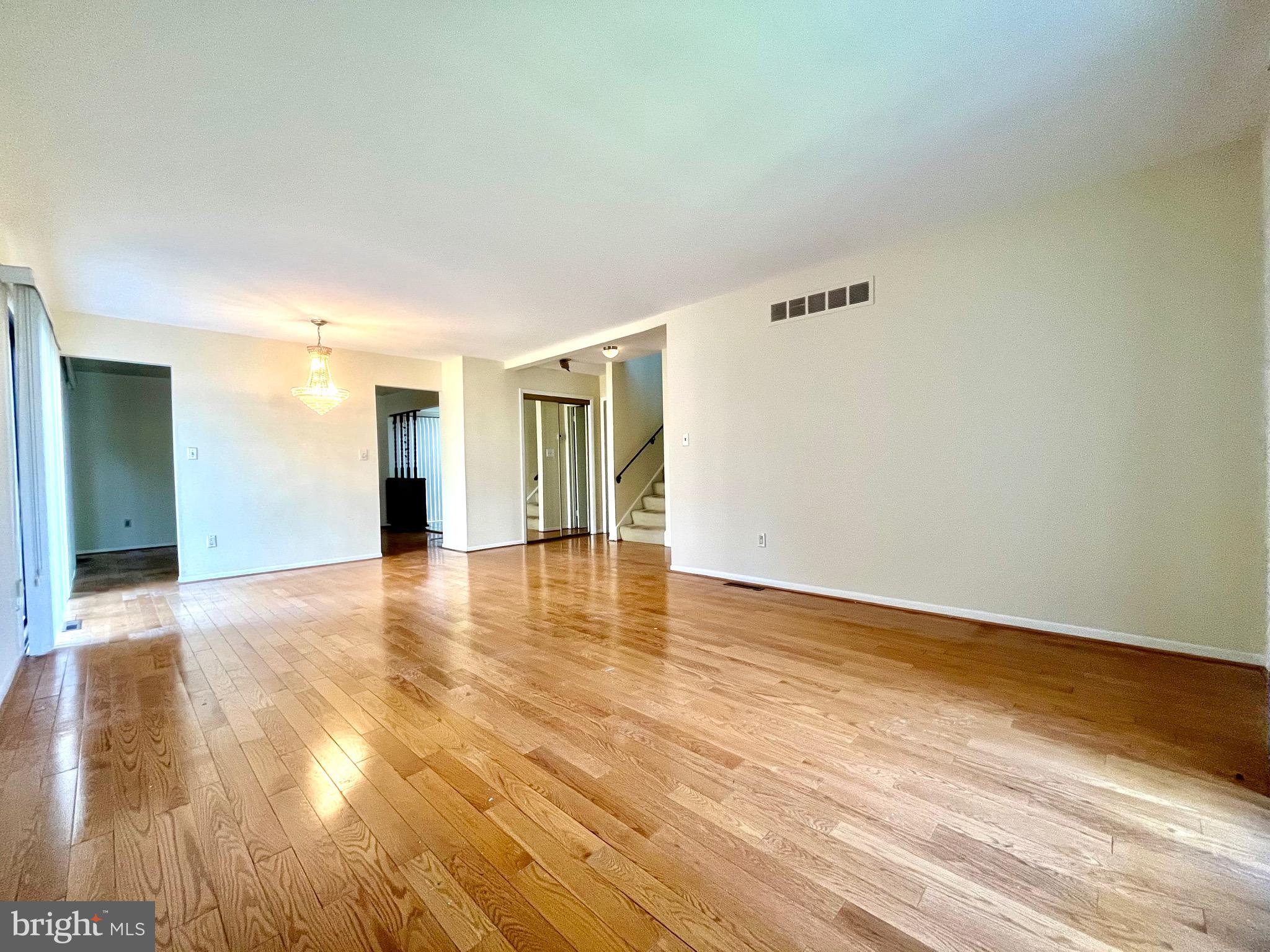 4 Robertson Road East Windsor, NJ 08520 - Photo 6 of 29 Living room