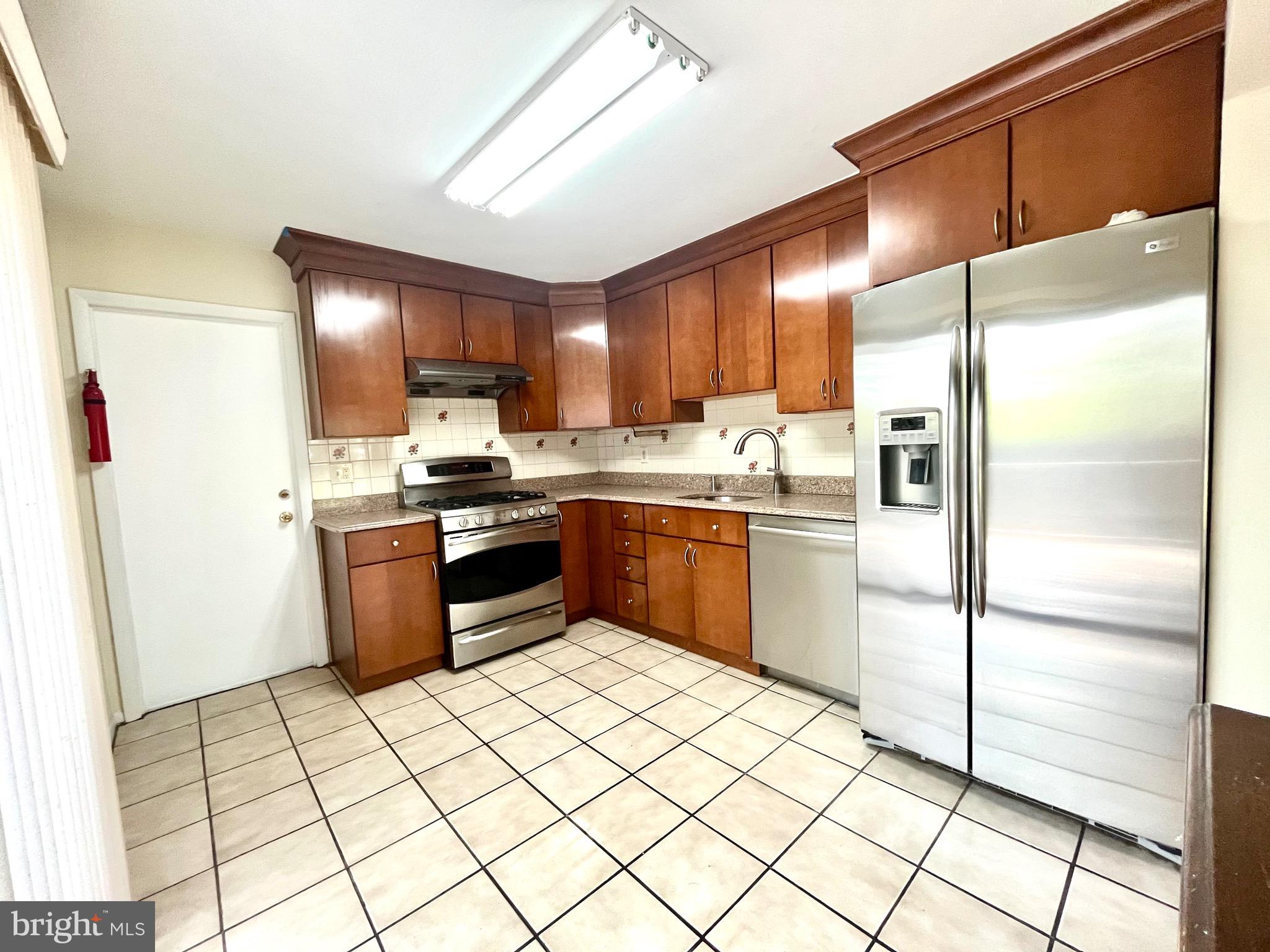 4 Robertson Road East Windsor, NJ 08520 - Photo 7 of 29 Kitchen