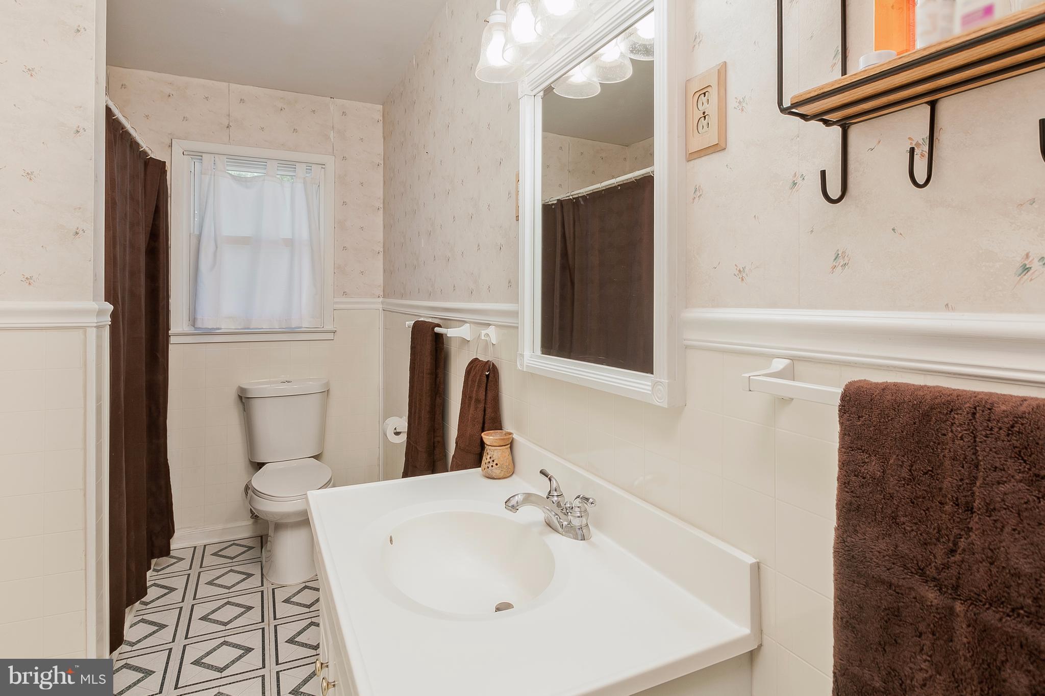 12138 Walnut Point Road Hagerstown, MD 21740 - Photo 13 of 25 Spacious bath with newer toilet.