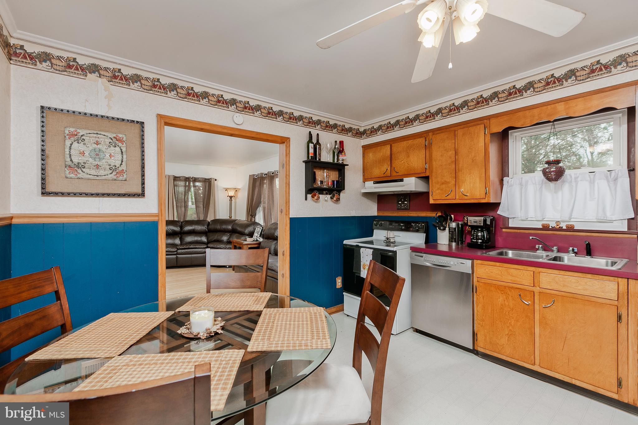 12138 Walnut Point Road Hagerstown, MD 21740 - Photo 9 of 25 Kitchen