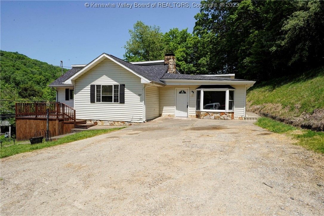 163 North Pinch Road Elkview, WV 25071 - Photo 3 of 31 Gallery Image 3