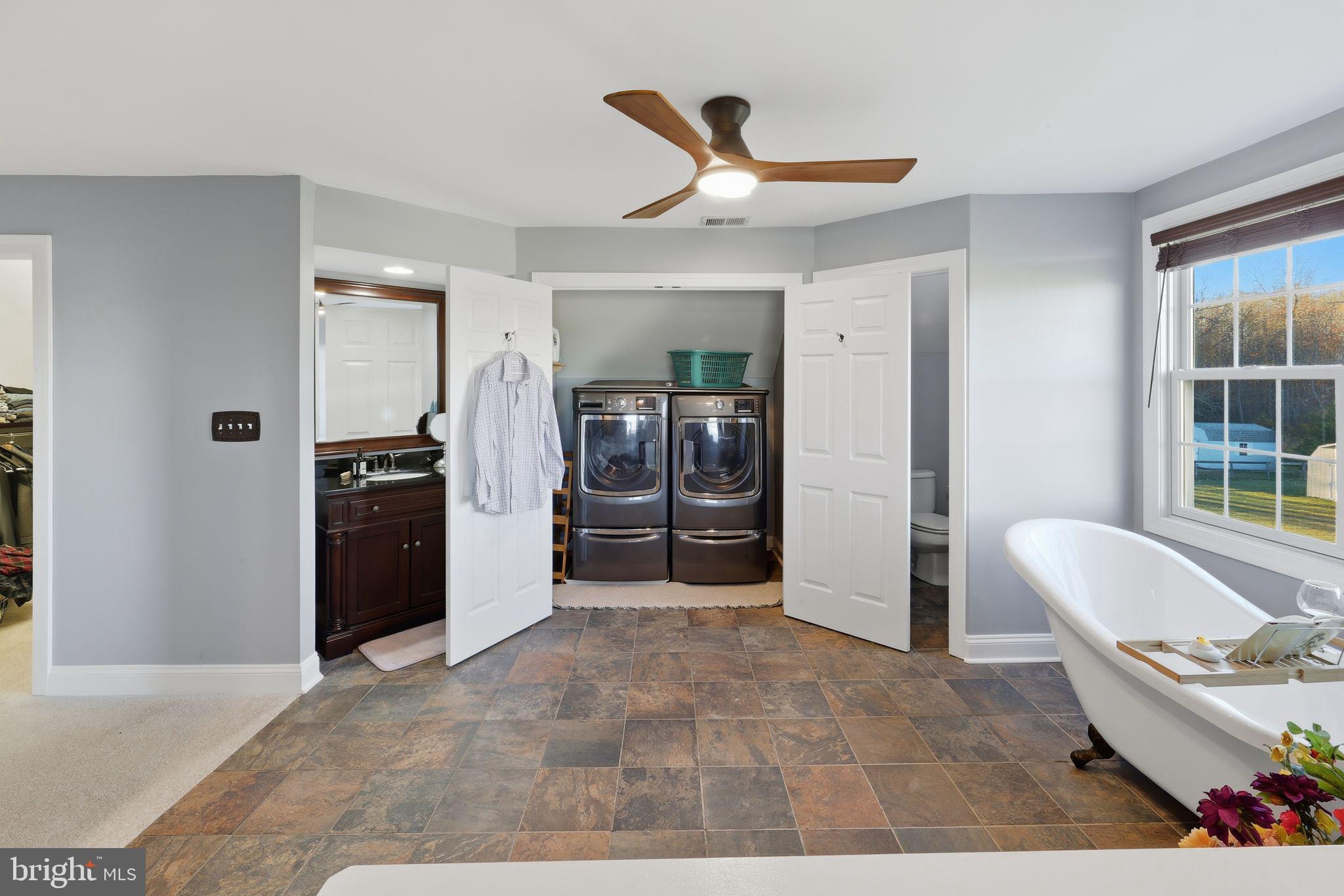 121 Little Eagle Road Centreville, MD 21617 - Photo 41 of 64 a living room with furniture and a large window