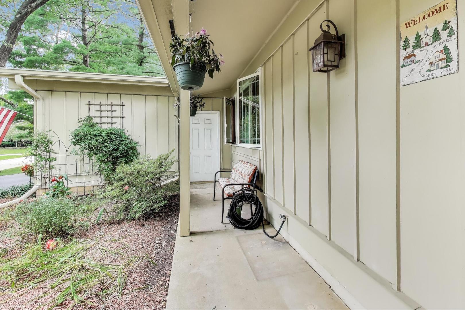 438 High Road Cary, IL 60013 - Photo 3 of 42