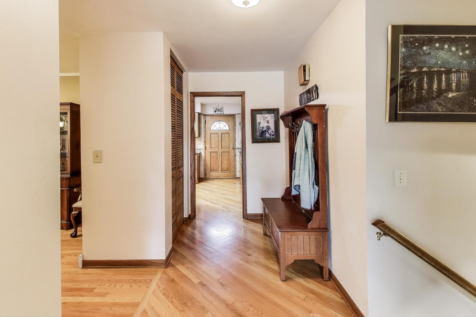 438 High Road Cary, IL 60013 - Photo 4 of 42