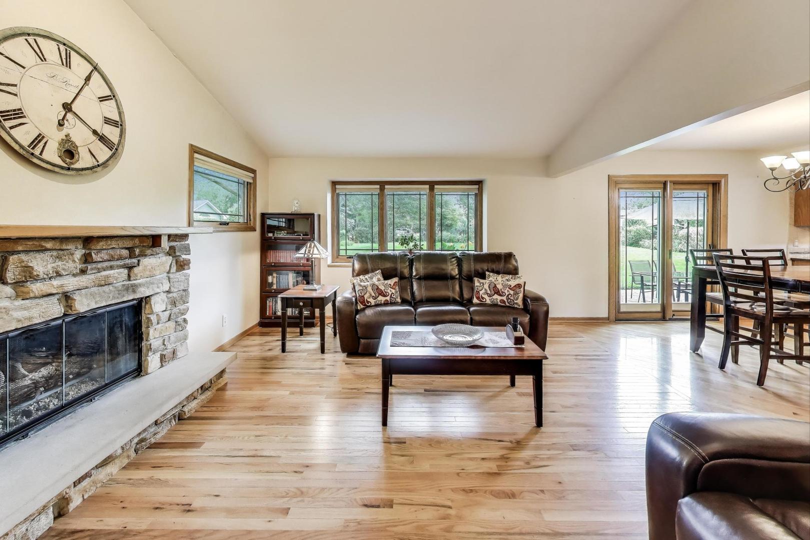 438 High Road Cary, IL 60013 - Photo 6 of 42