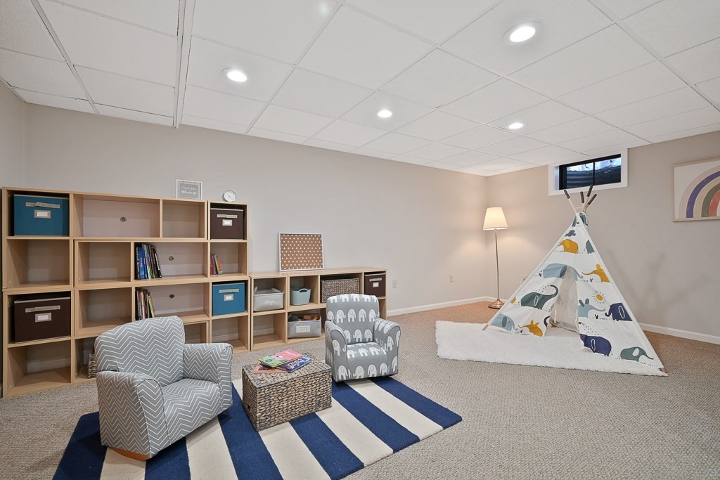 28 Hadley Road Sudbury, MA 01776 - Photo 24 of 30 a living room with furniture