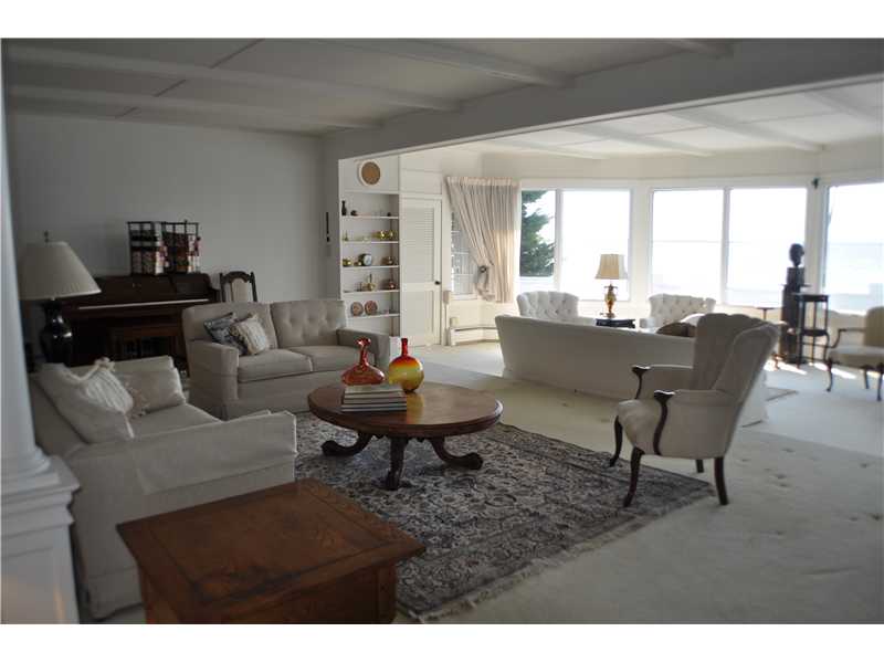 1 Beach Road Bristol, RI 02809 - Photo 4 of 18 Living Room.