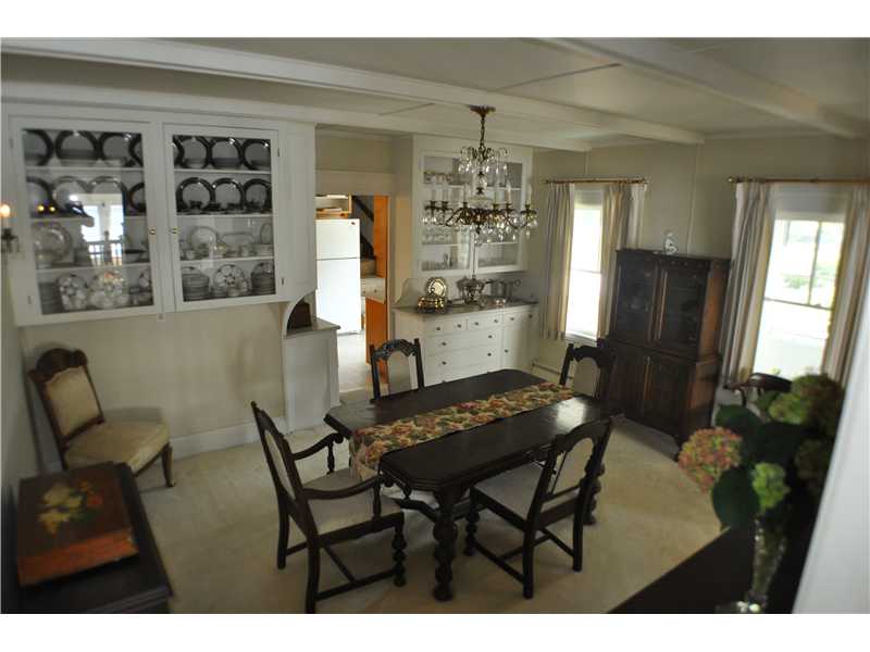 1 Beach Road Bristol, RI 02809 - Photo 5 of 18 Dining Room.
