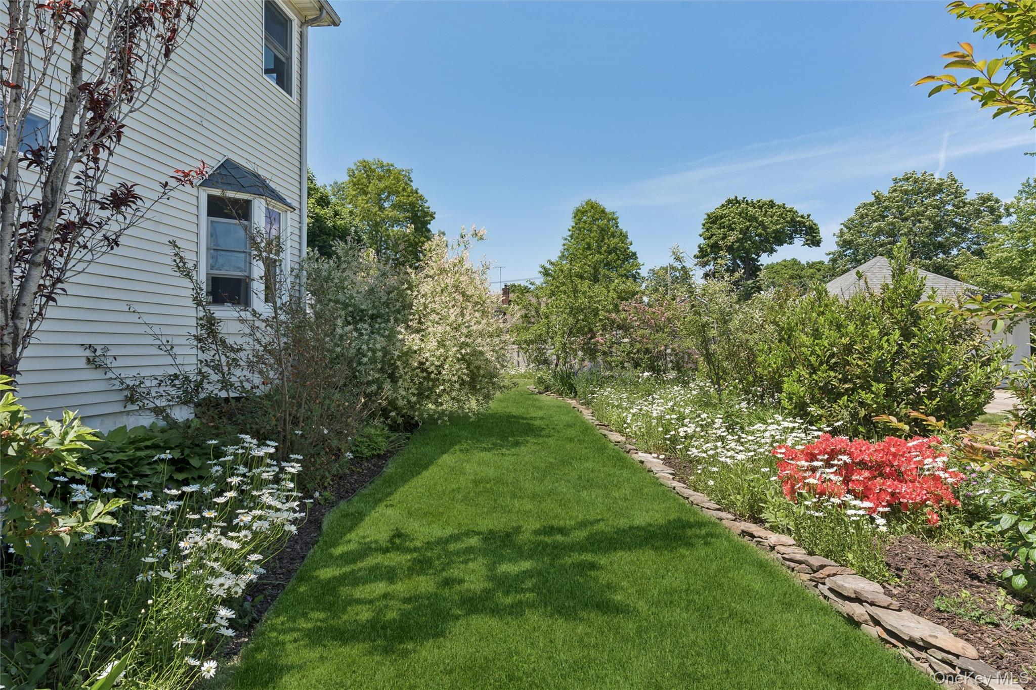 1749 Commonwealth Avenue Merrick, NY 11566 - Photo 27 of 32