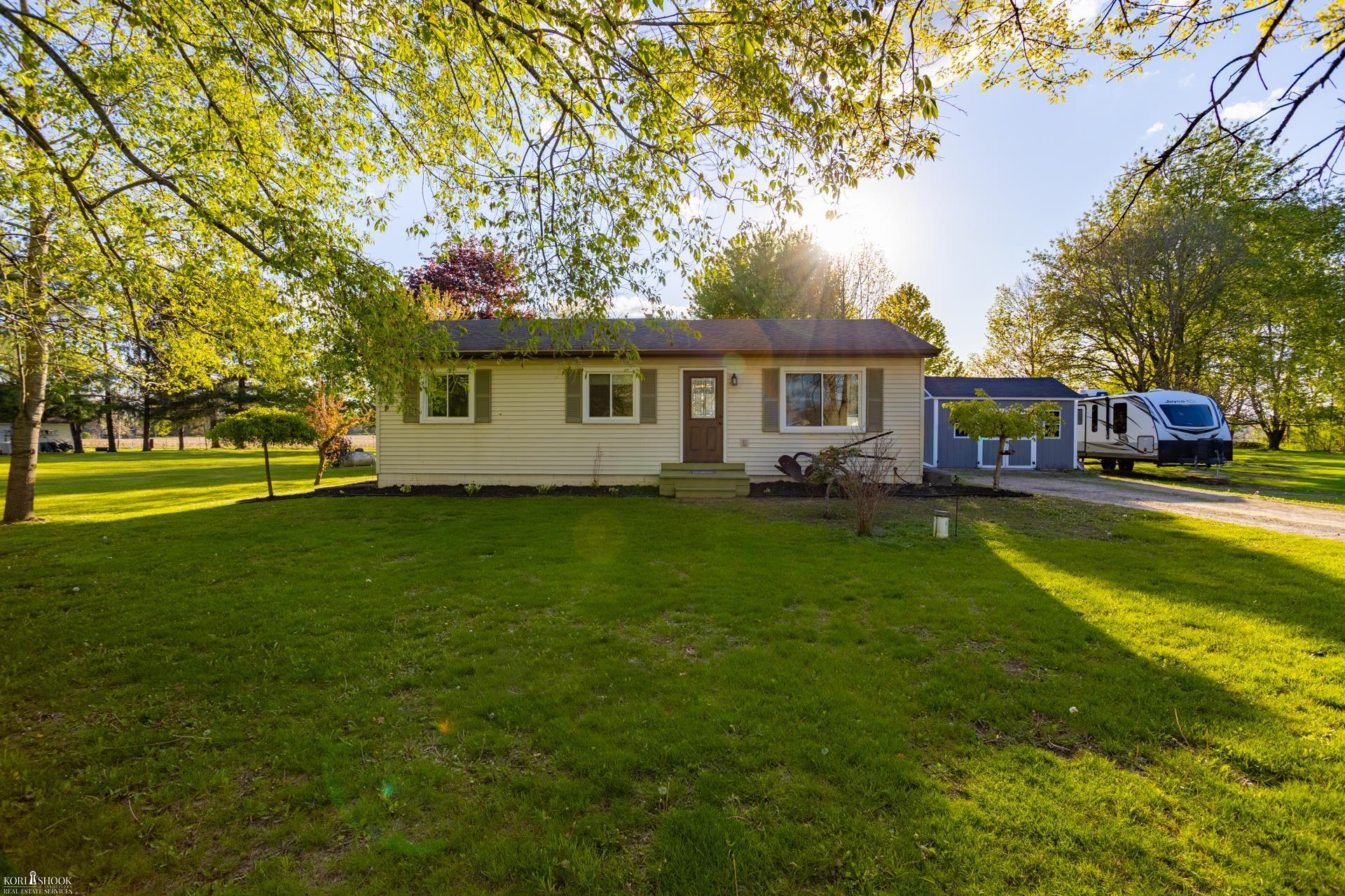 6816 South Delaney Road Owosso, MI 48867 - Photo 1 of 27