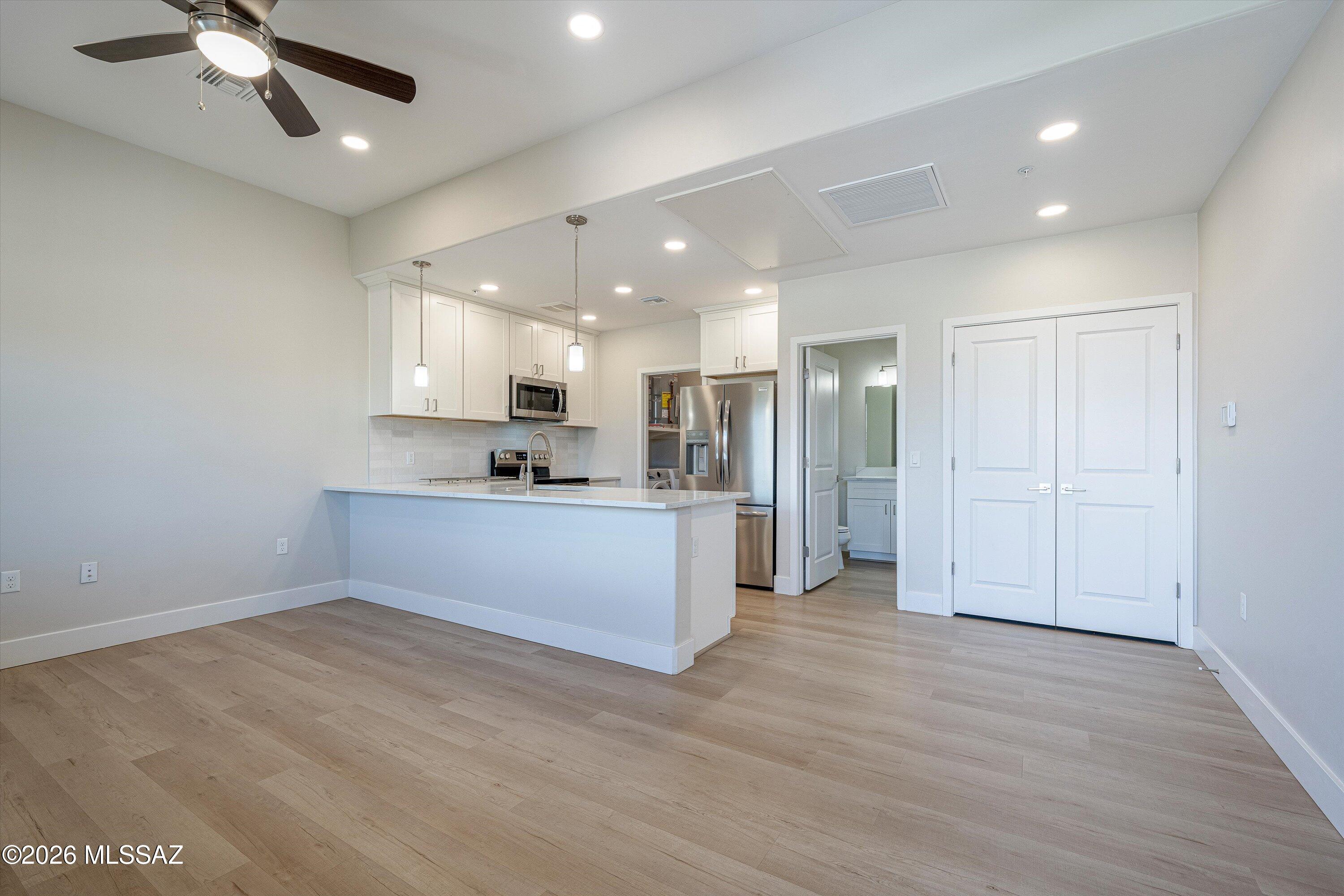 2042 East River Road, Unit 204 Tucson, AZ 85718 - Photo 9 of 28 08-Living Area