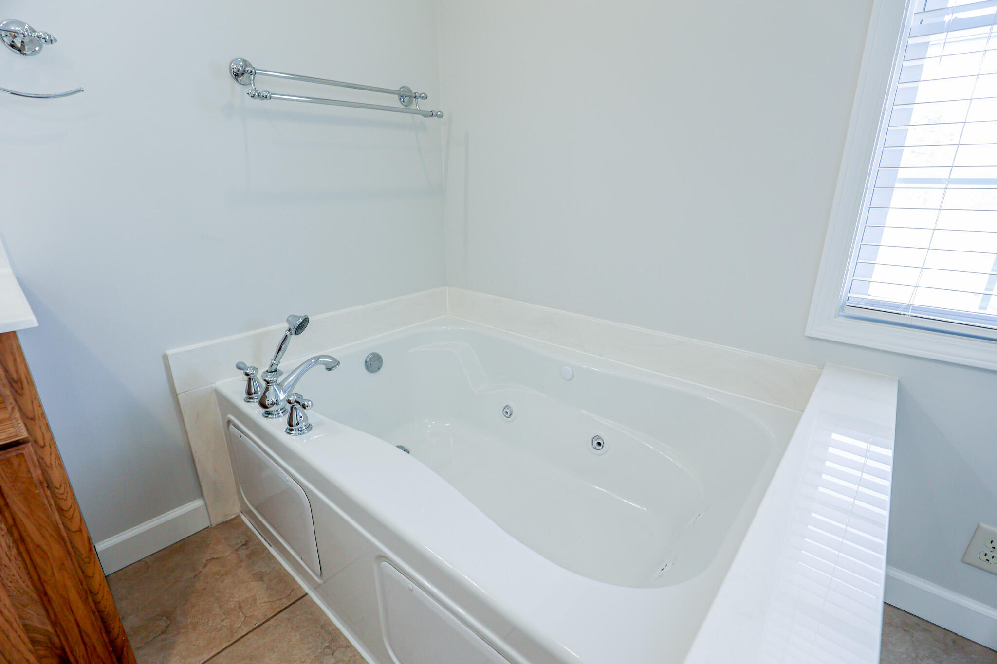 942 Crews Road Wickliffe, KY 42087 - Photo 31 of 50 31 Soaking Tub