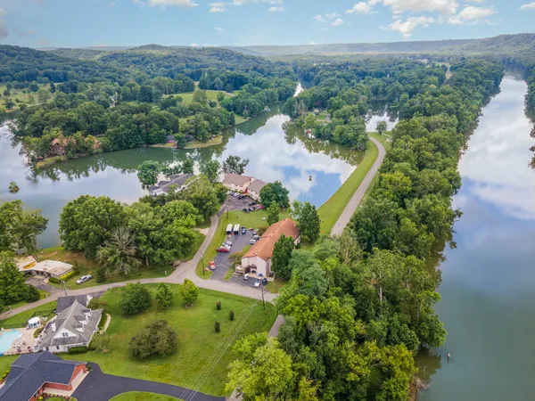 $134,500 | 905 Inverness Road, Unit 1, Perry Park, KY 40363
