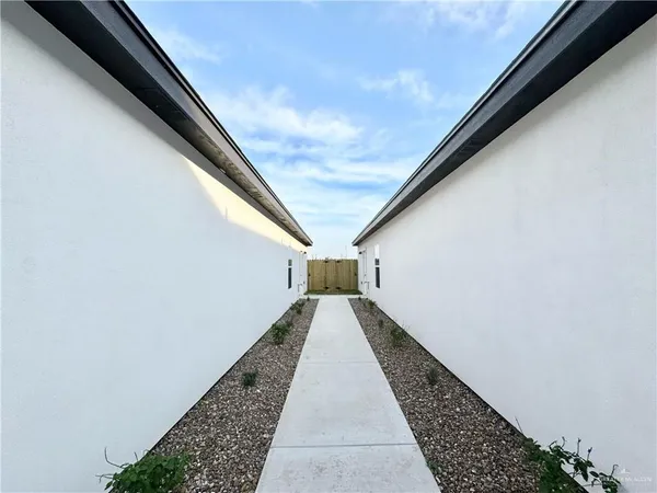 $1,100 | 1212 North Aryana Avenue, Edinburg, TX 78542