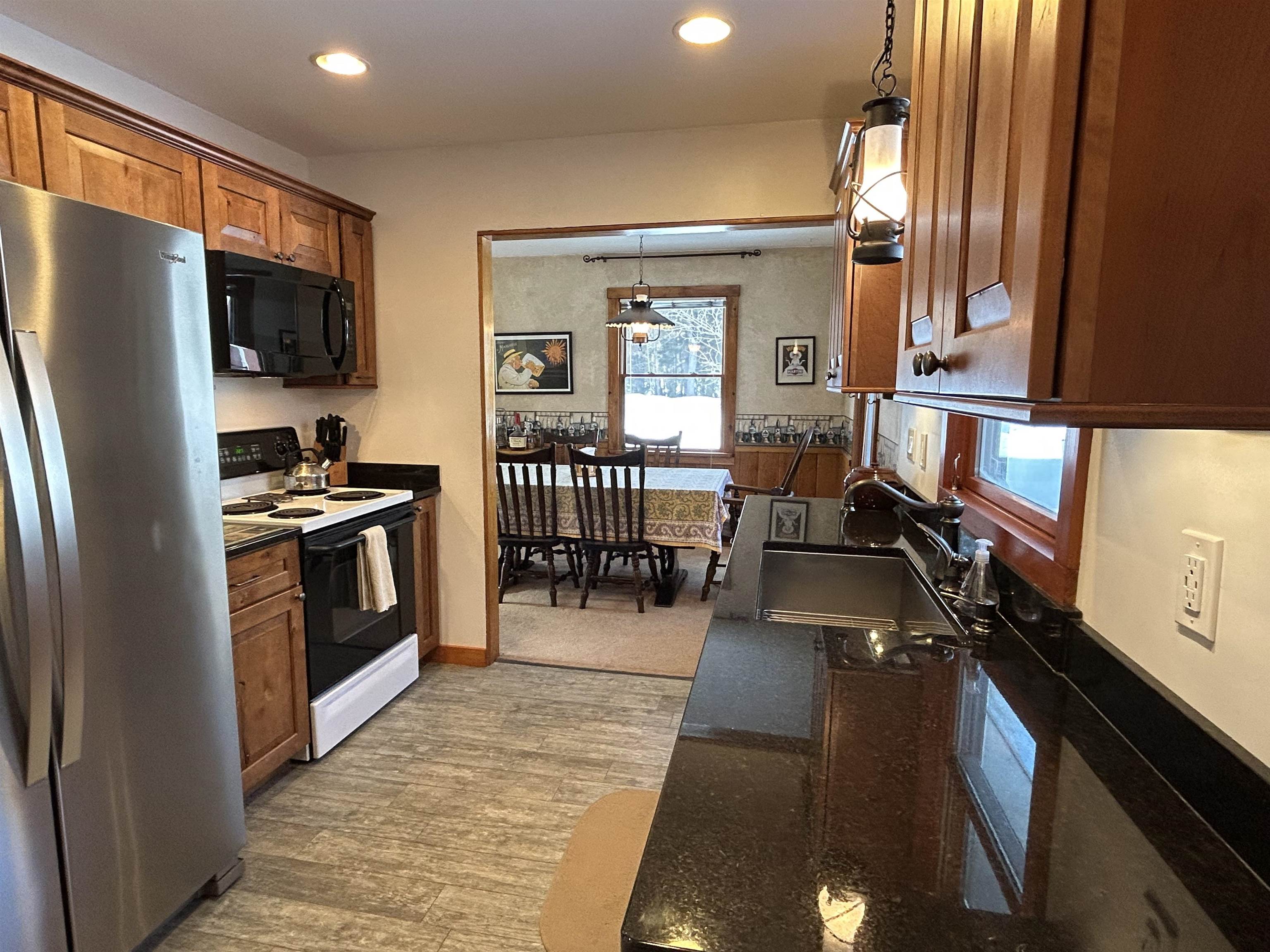 147 Davis Road Plymouth, VT 05149 - Photo 4 of 32