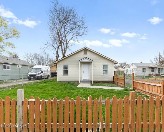 $332,400 | 2208 South 3rd Avenue, Yakima, WA 98903