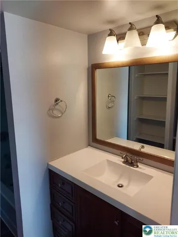 $2,295 | 933 North New Street, Bethlehem, PA 18018