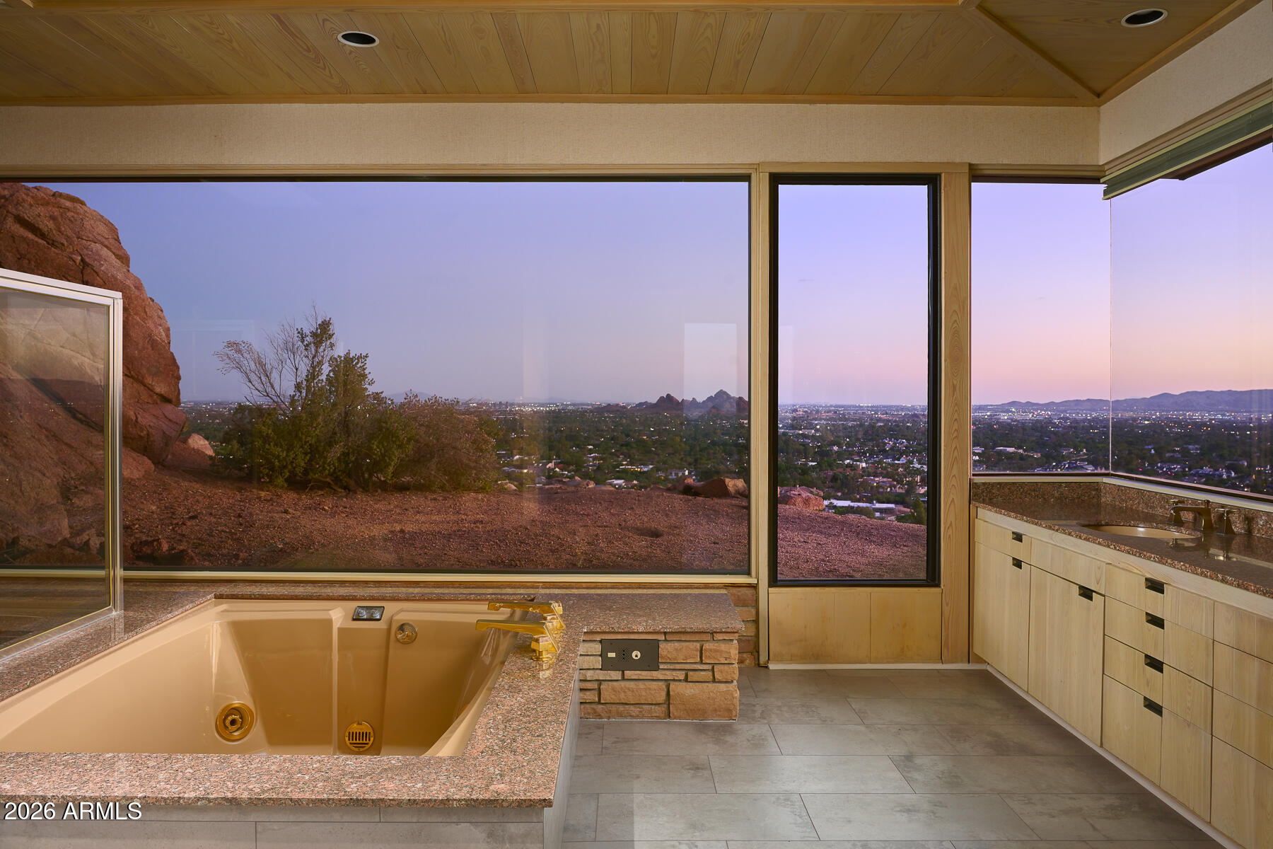 5500 North Dromedary Road Phoenix, AZ 85251 - Photo 36 of 74 primarybathroom1