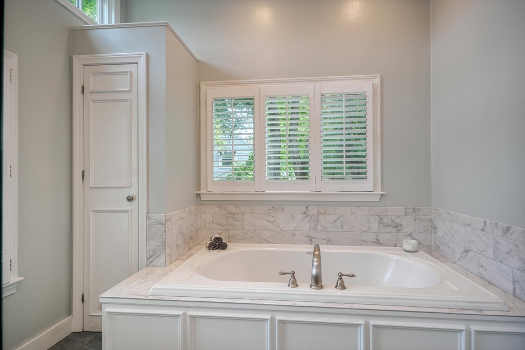 37 Canterbury Road Winchester, MA 01890 - Photo 19 of 35 Gallery Image 19