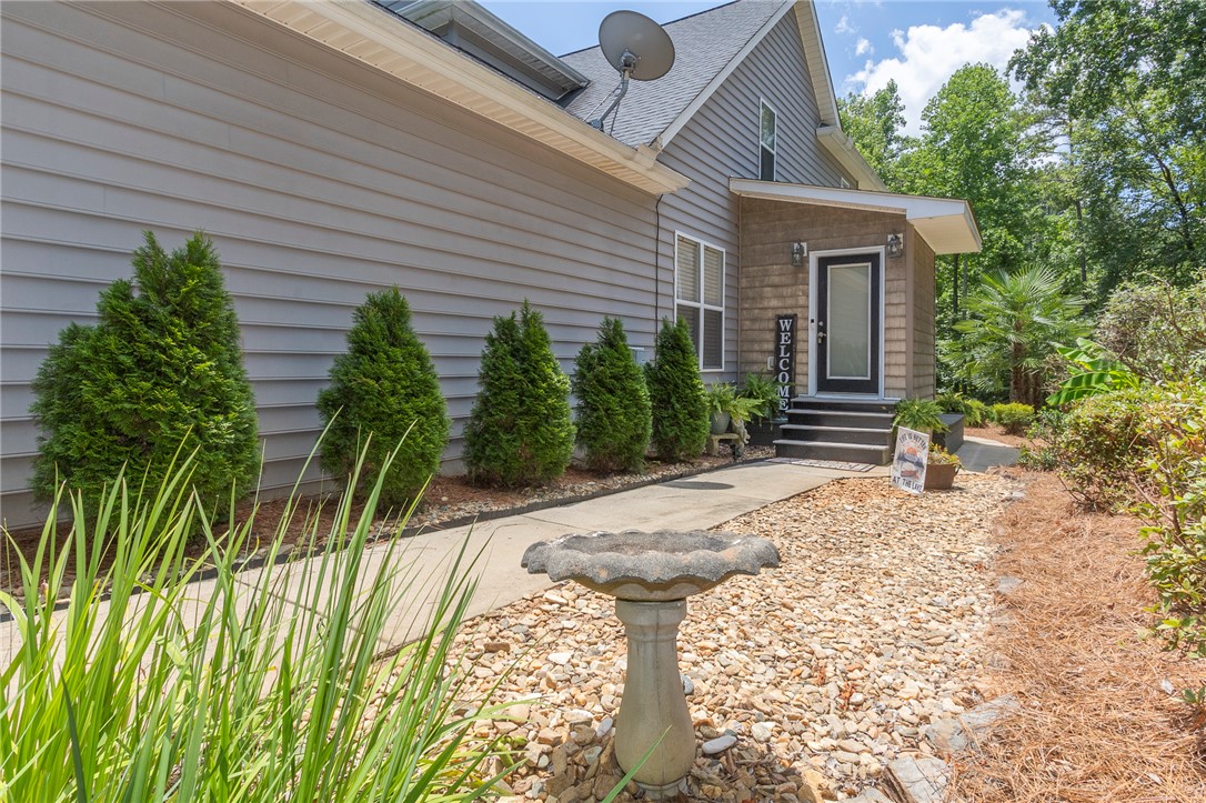 125 Inlet Pointe Drive Anderson, SC 29625 - Photo 8 of 39 A welcoming entry invites you home with manicured landscaping and a charming front path.