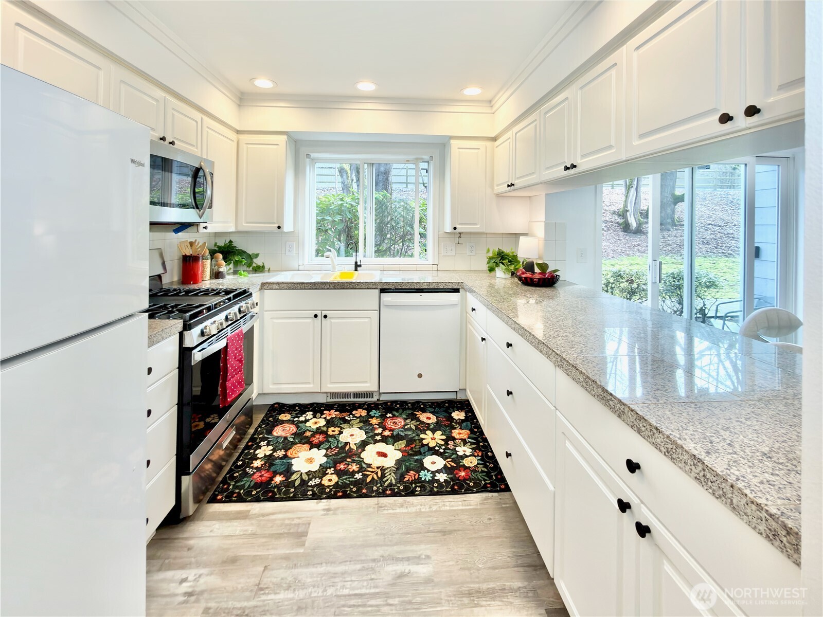 210 10th Street, Unit 4 Kirkland, WA 98033 - Photo 11 of 40