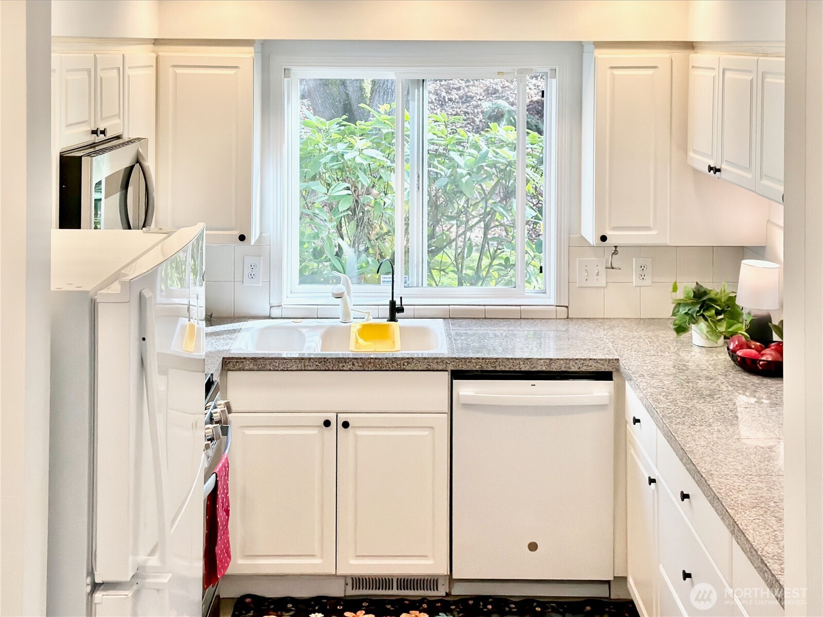 210 10th Street, Unit 4 Kirkland, WA 98033 - Photo 12 of 40