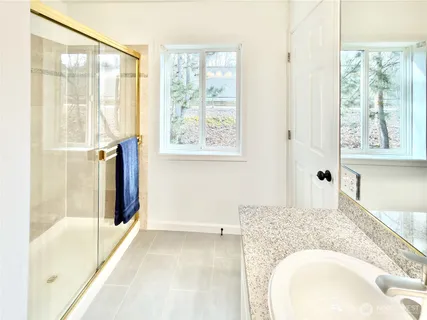 $749,000 | 210 10th Street, Unit 4, Kirkland, WA 98033