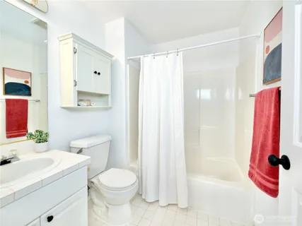 $749,000 | 210 10th Street, Unit 4, Kirkland, WA 98033